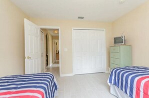 3 chambres, fer et planche à repasser, Wi-Fi gratuit, draps fournis