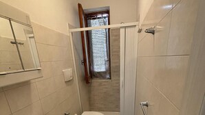 Bidet, soap, toilet paper - 3 Bedroom Apartment in Santa Maria (Santa Maria)