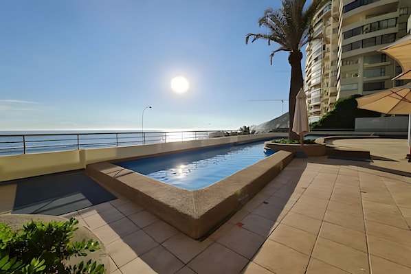 Appartement, 3 chambres, vue mer | Piscine | Piscine couverte, piscine extérieure (ouverte en saison)