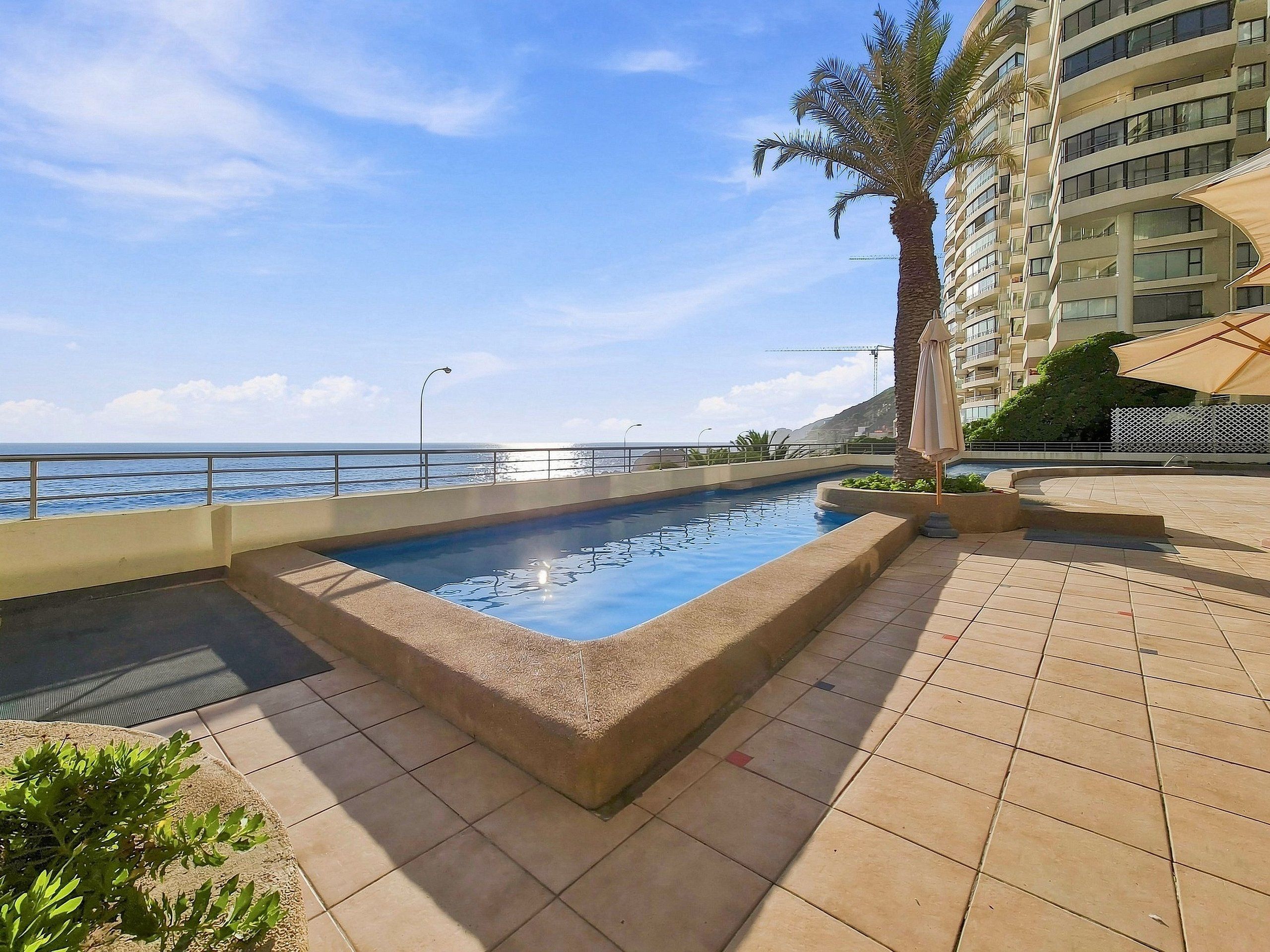 Suite | Pool | Indoor pool, seasonal outdoor pool
