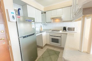 Apartment, 3 Bedrooms, Sea View | Private kitchen | Fridge, microwave, oven, electric kettle