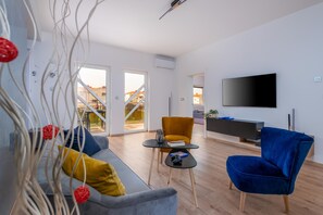 Een smart-tv en videogames