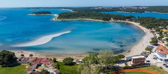 Apartment Rea - 400m from Bijeca Beach