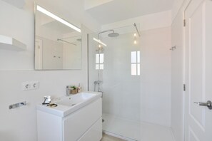 Shower, towels
