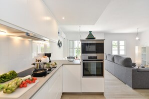 Fridge, microwave, dishwasher, coffee/tea maker