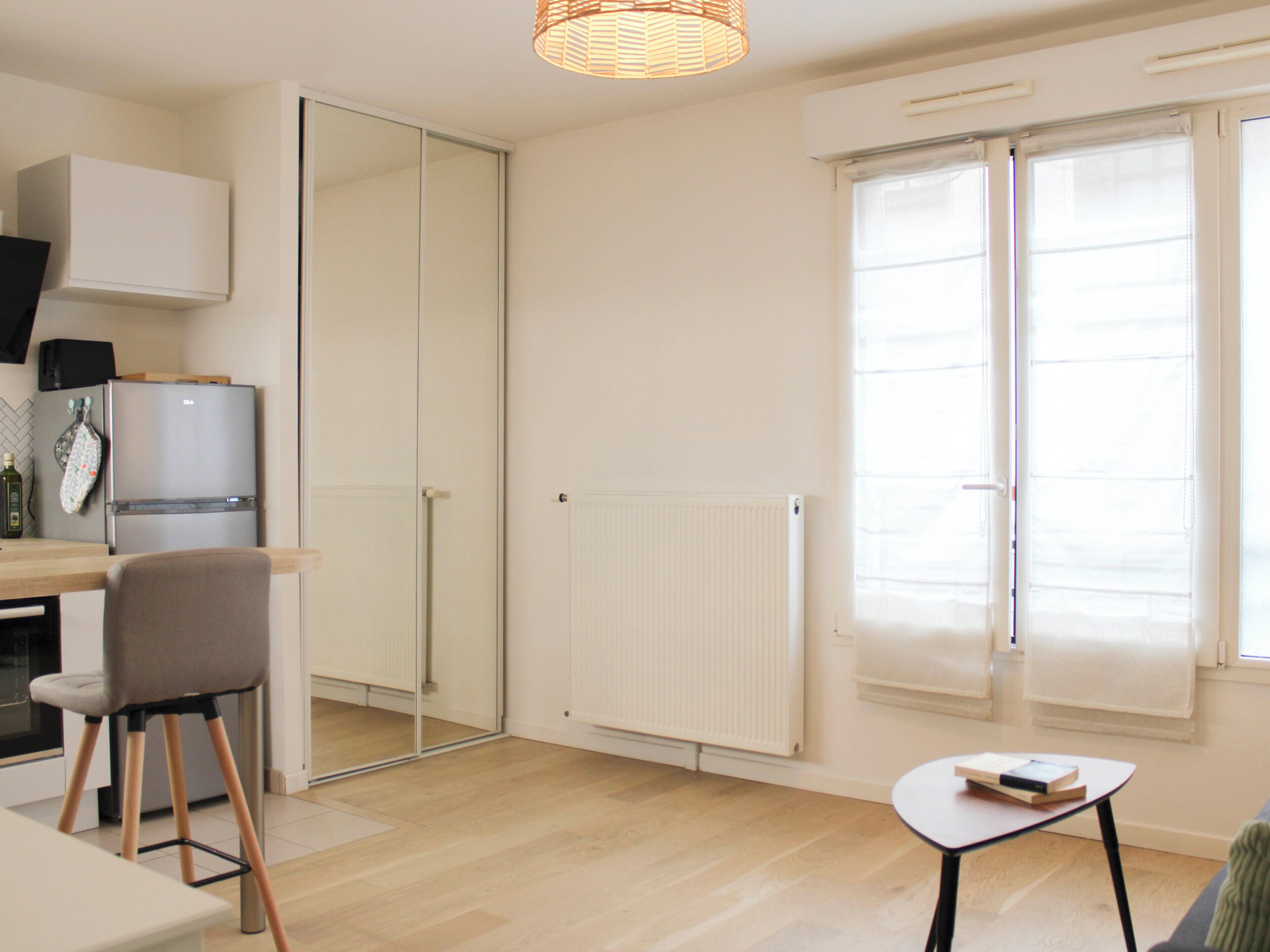 Fridge, microwave, oven, coffee/tea maker