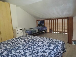 1 bedroom, bed sheets