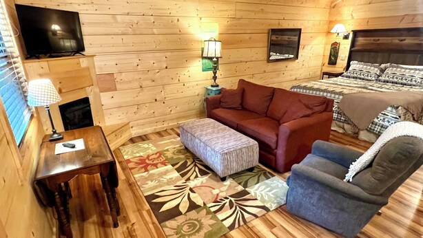 Unclassified image, 1 of 10, button - Turkey Trot #73 Cabin in town, walking distance to courthouse square. (Mountain View)