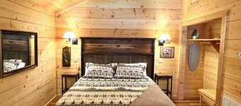 Turkey Trot #73 Cabin in town, walking distance to courthouse square.