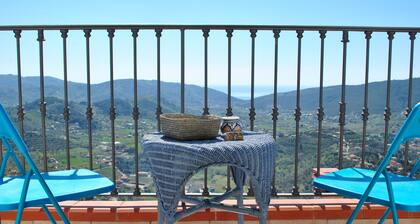 44 Steps Holiday Home - terrace with sea view, equipped kitchen, desk with wifi