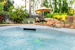 Bain à remous extérieur