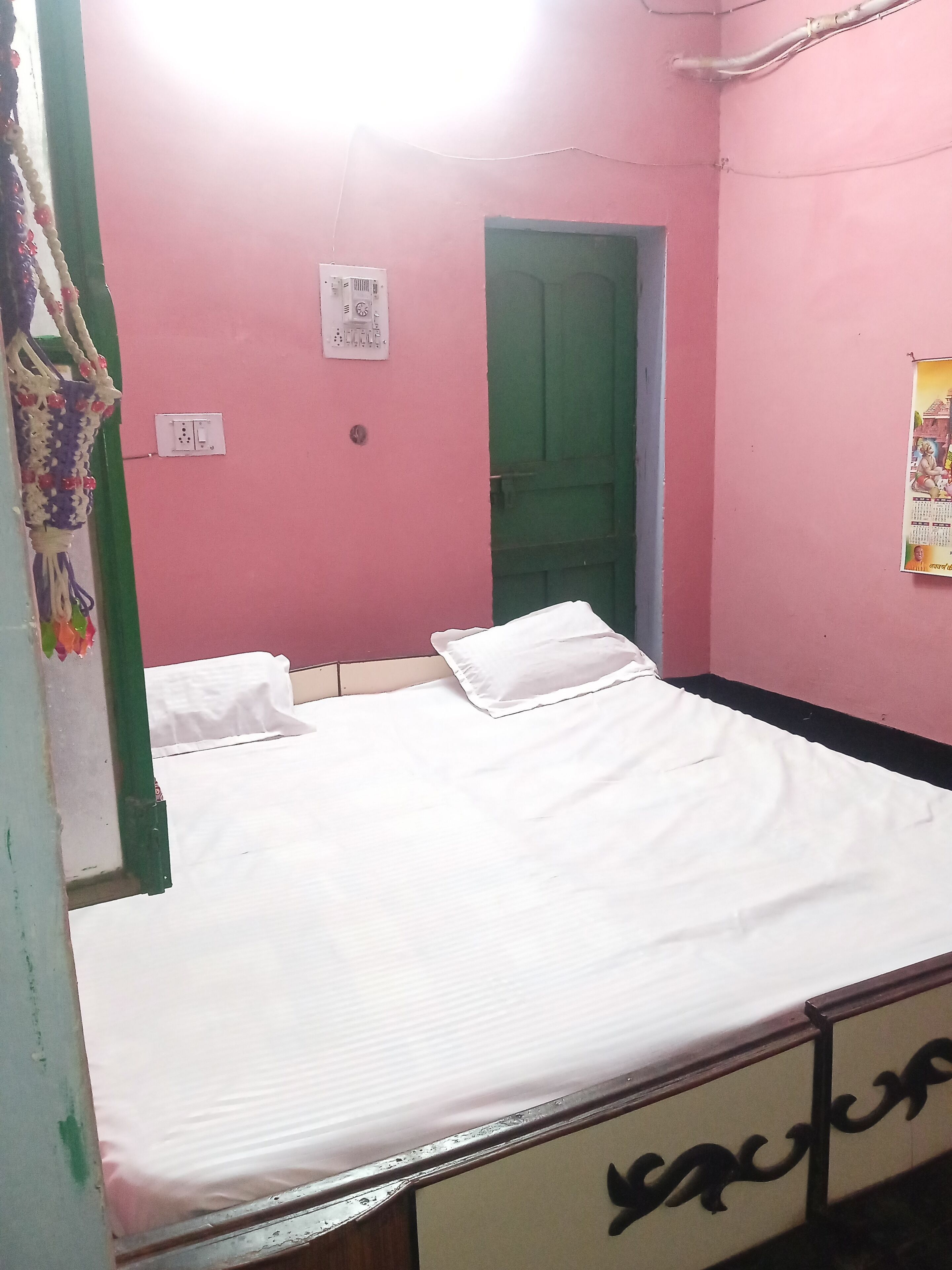 1 chambre, fer et planche à repasser, draps fournis