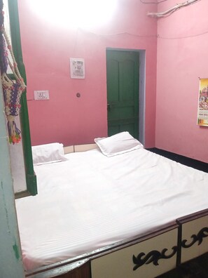 1 bedroom, iron/ironing board, bed sheets