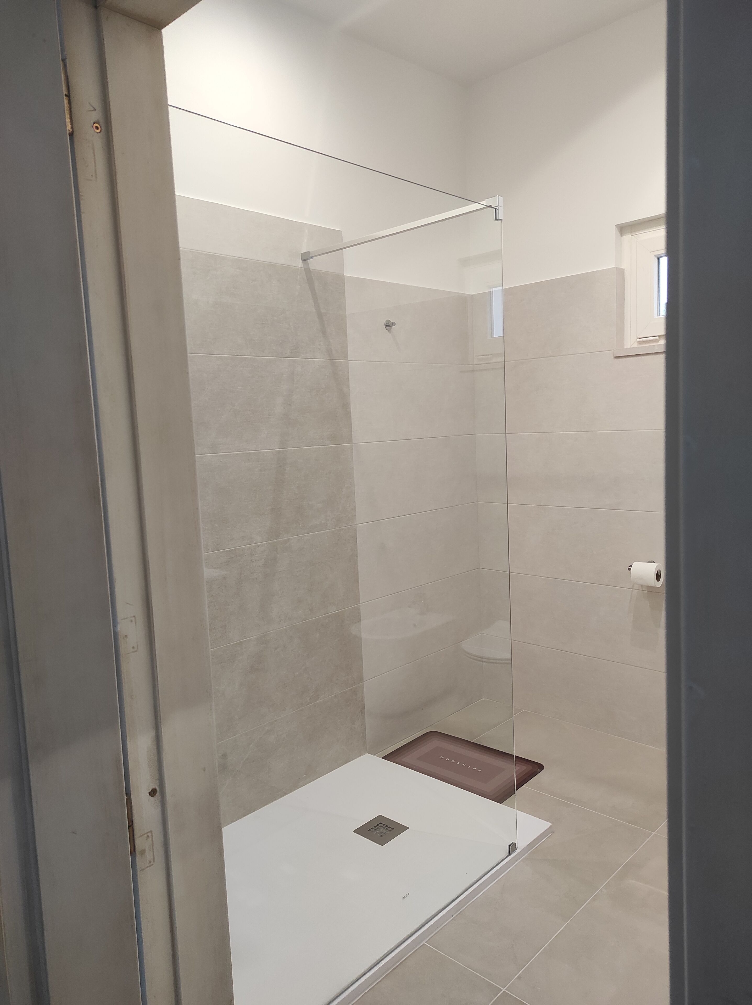 Dusche, Whirlpool, Haartrockner, Handtücher