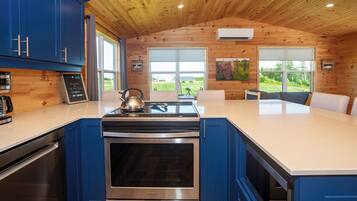 Køleskab, ovn, kogeplade, opvaskemaskine