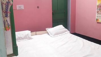 1 bedroom, iron/ironing board, bed sheets