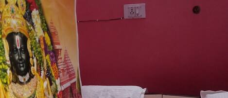 1 slaapkamer, een strijkplank/strijkijzer, beddengoed