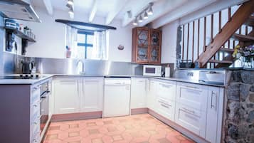 Mikrowelle, Ofen, Herdplatte, Geschirrspüler