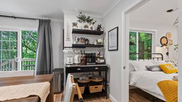 1 habitación, tabla de planchar con plancha, wifi gratis y ropa de cama