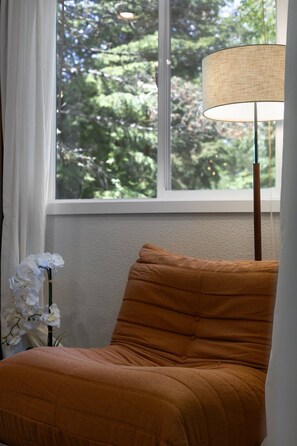 Interior - Modern & Stylish Bellevue Basement Suite - Spacious & Cozy Stay Urban Oasis (Bellevue)