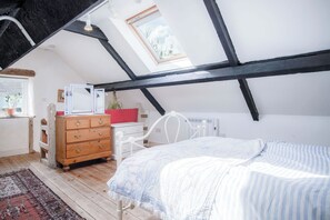1 bedroom, premium bedding, bed sheets - Soap Barn - 1 Bedroom Cottage - Manorbier (Tenby)