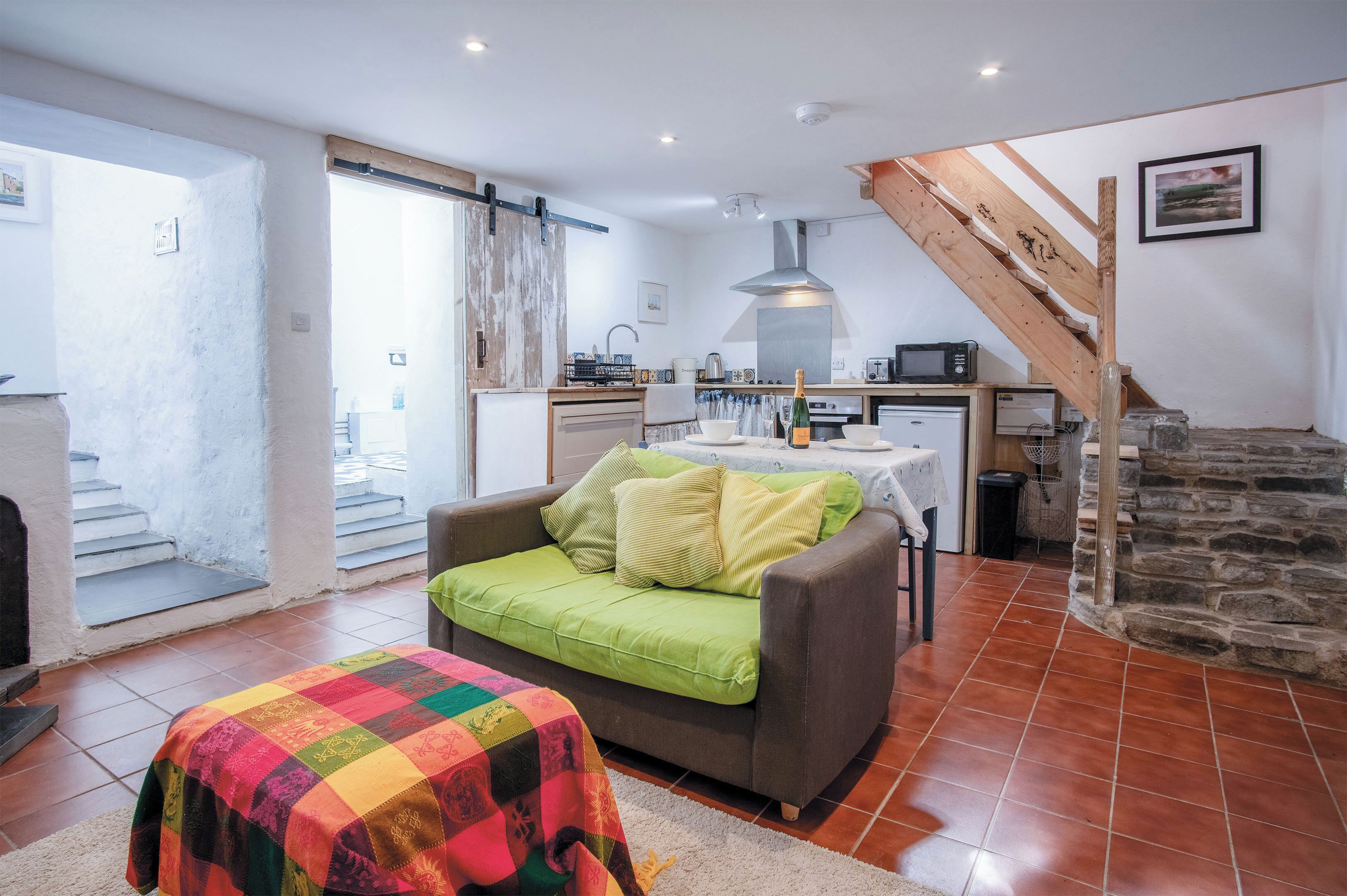 Cottage (1 Bedroom) | Khu phòng khách | TV 32-inch có truyền hình cáp, lò sưởi 