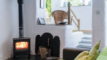 TV 32 pollici con canali via cavo, caminetto