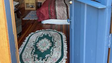 2 bedrooms, desk, free WiFi, bed sheets