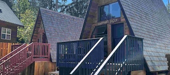 4 Coastal Cabins & 2 bedroom suite for exploring the Sunshine Coast of BC