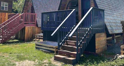 4 Coastal Cabins & 2 bedroom suite for exploring the Sunshine Coast of BC