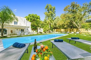 Pool - Villa Mediterraneo by Villa Plus (Santa Maria del Focallo)