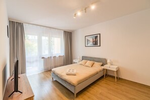 1 bedroom, desk, iron/ironing board, free WiFi - Kraków Czyżyny - Terrace & Workspace - by Rentujemy (Kraków)