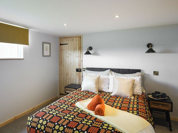 2 多间卧室、免费 WiFi、床单