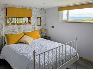2 bedrooms, free WiFi, bed sheets - 2 bedroom accommodation in Aberdovey (Aberdovey)