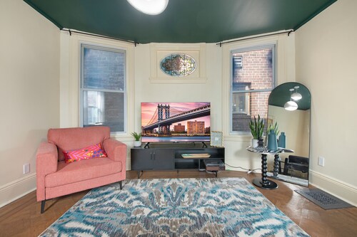 Spacious Victorian with Parking Available