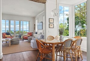 Smart TV - Welcoming! Professionally Decorated with Panoramic Lake Views. One of a Kind! (Petoskey)