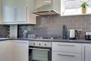 Refrigerador, microondas, horno y lavavajillas 