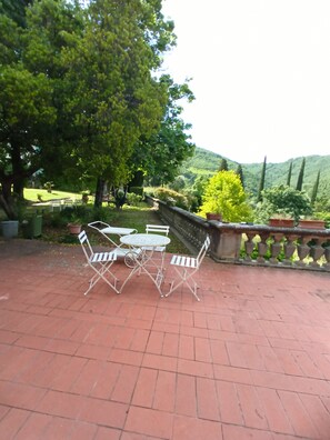 تناول الطعام بالخارج