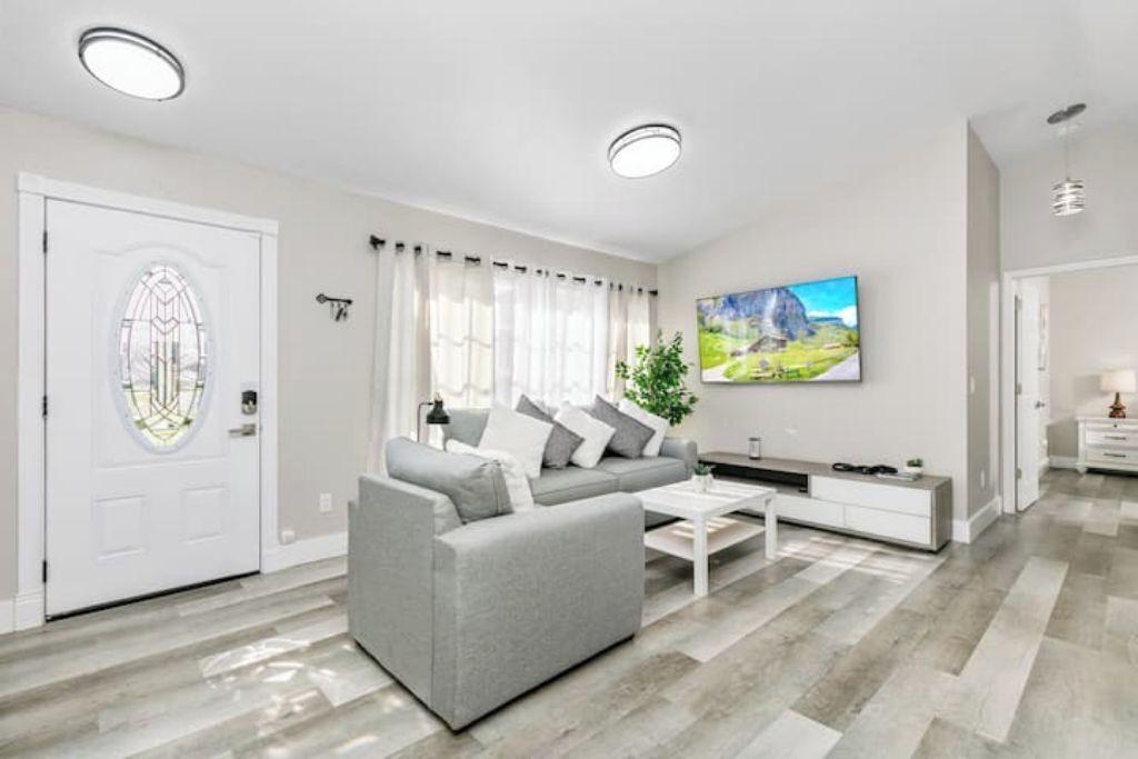 4/2 home with pool near Disney