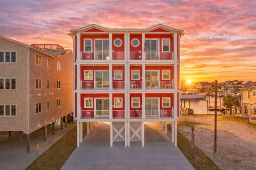 Marina Vista Retreat - Waterfront w/ private dock