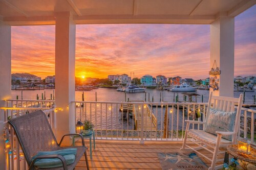 Marina Vista Retreat - Waterfront w/ private dock