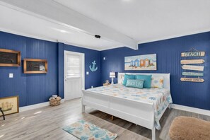 5 Schlafzimmer, Schreibtisch, Bügeleisen/Bügelbrett, Reisekinderbett