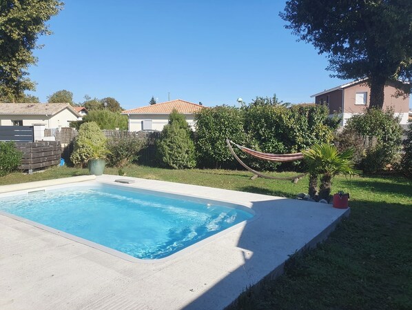 حمّام سباحة خارجي