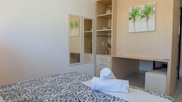 家庭复式, 厨房, 泳池景观 | 1 多间卧室、免费 WiFi