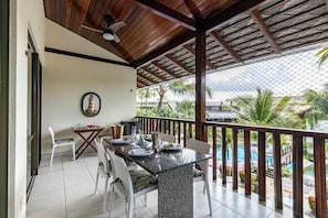 Premium Duplex | Outdoor dining