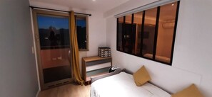 2 bedrooms, iron/ironing board, WiFi