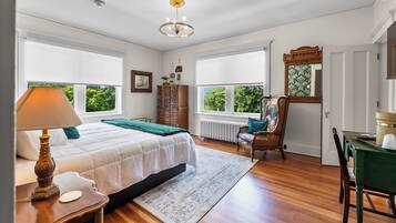 Standard Room, 1 King Bed, Non Smoking, Garden View