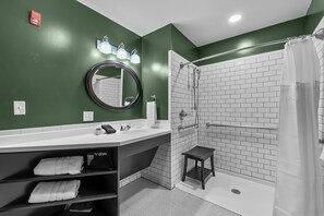 Bathroom - Rockwood Inn (Cape Girardeau)
