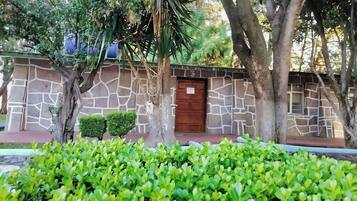 Vista frontal de la propiedad