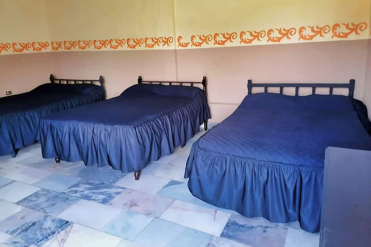 3 bedrooms, premium bedding, desk, free WiFi